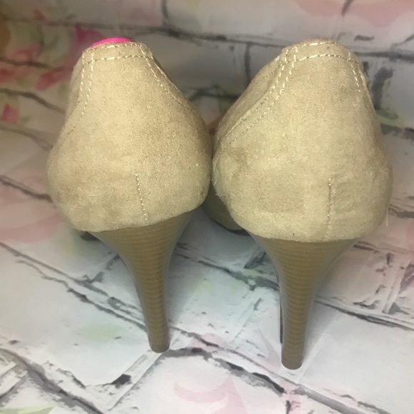 Tan Heels - Picture 4 of 5